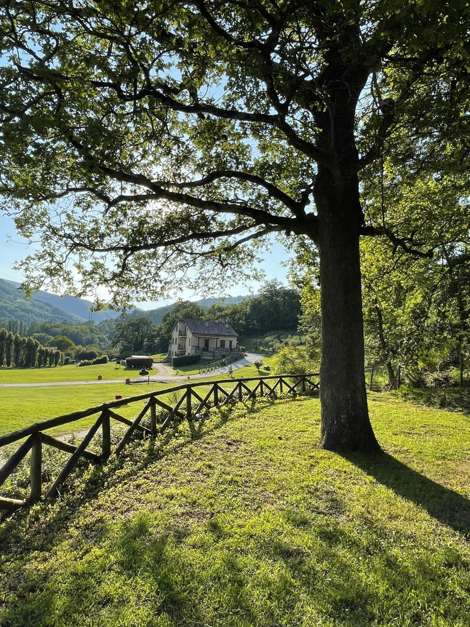 Cerqua Rosara Residence Valtopina Eksteriør bilde
